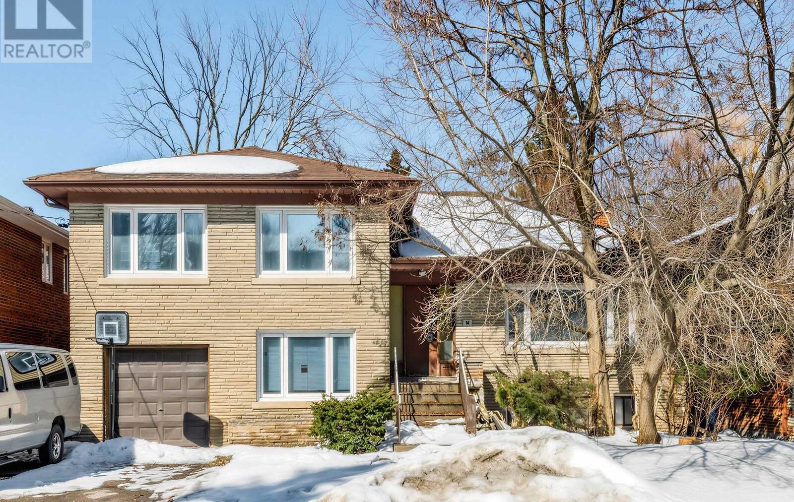 14 Frontenac Ave
