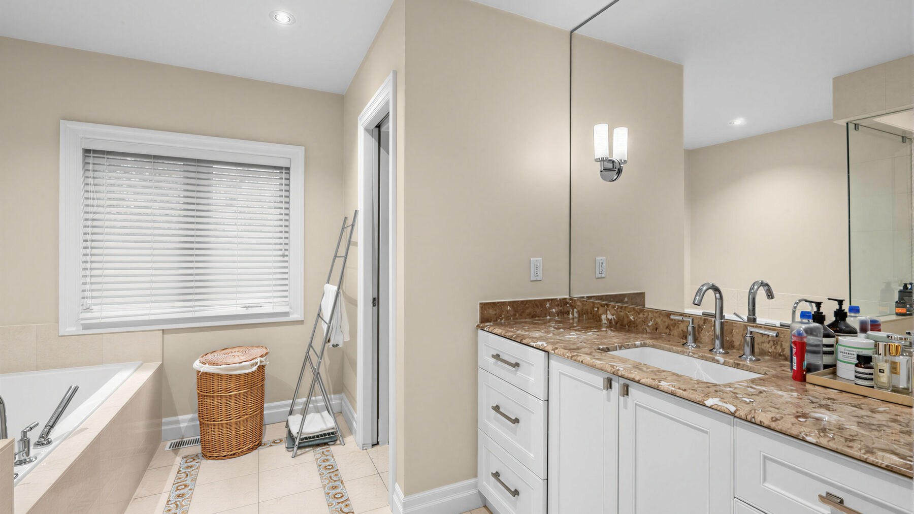 45 Fairholme Ave, view 28 of 56