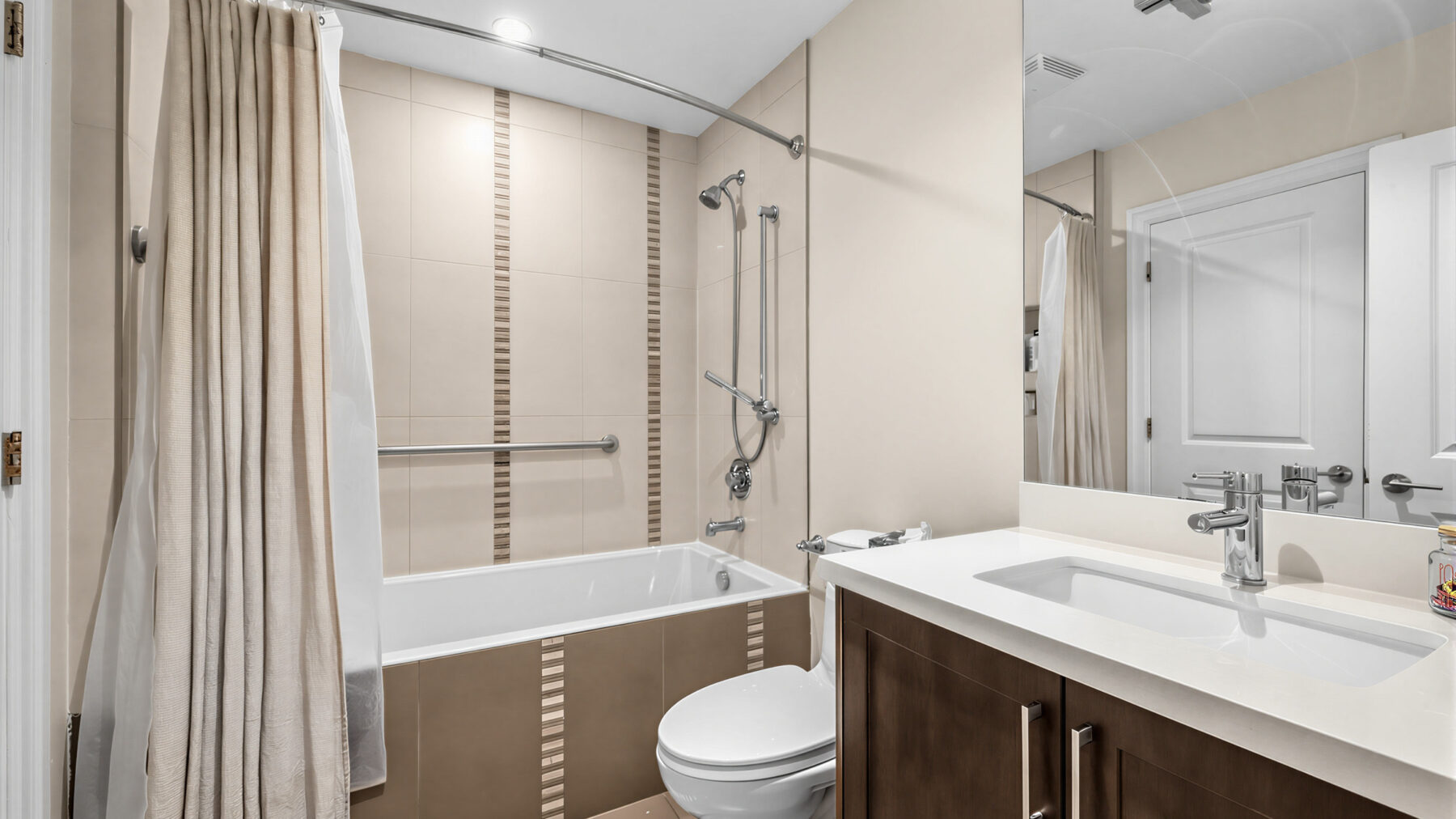 45 Fairholme Ave, view 39 of 56