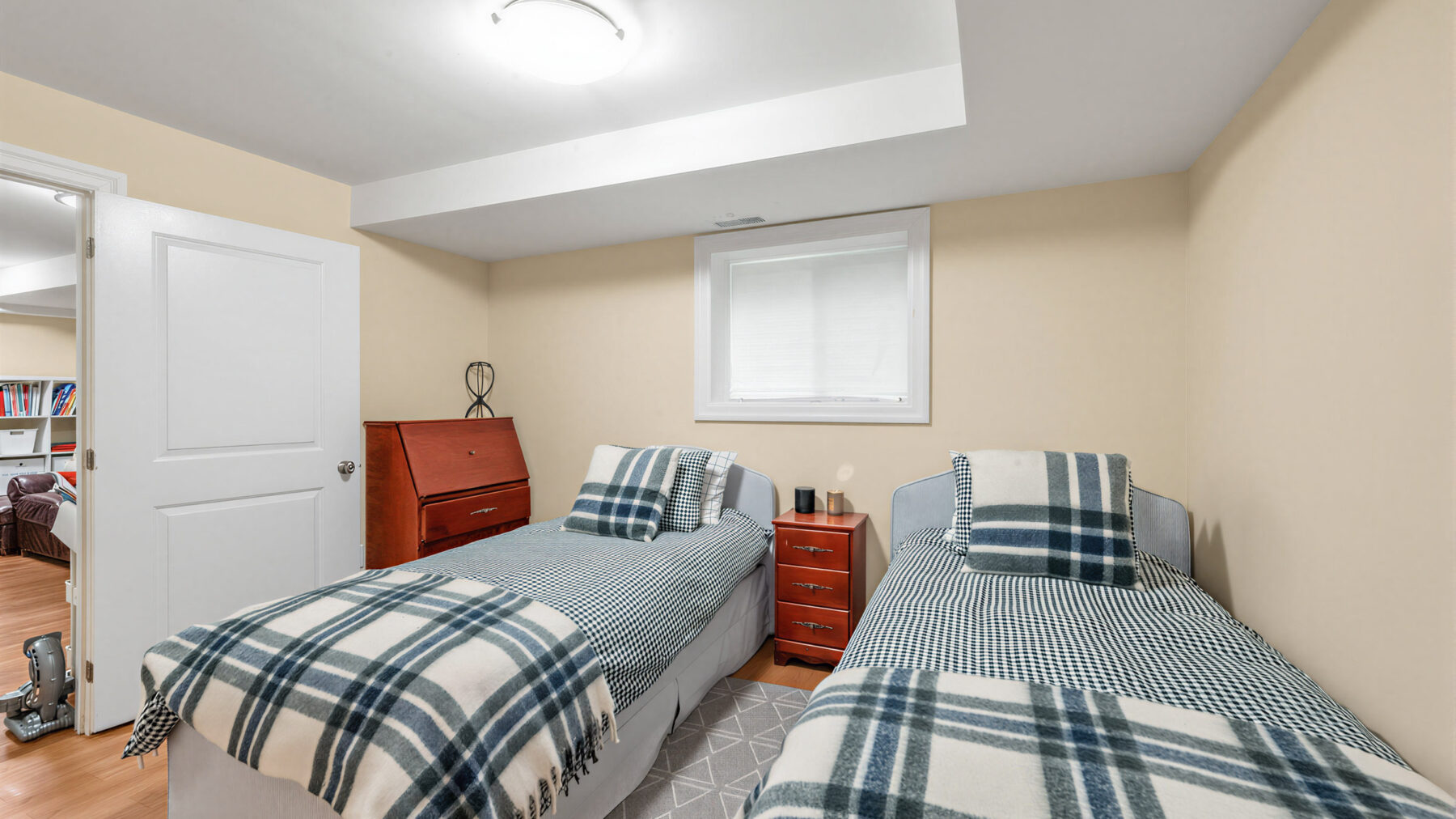 45 Fairholme Ave, view 13 of 56