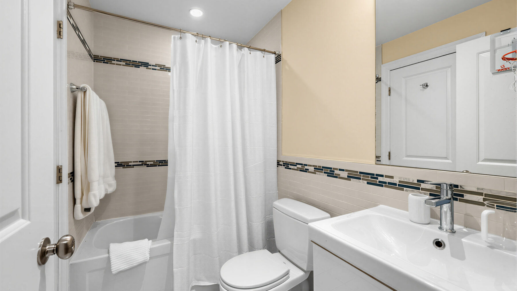 45 Fairholme Ave, view 14 of 56