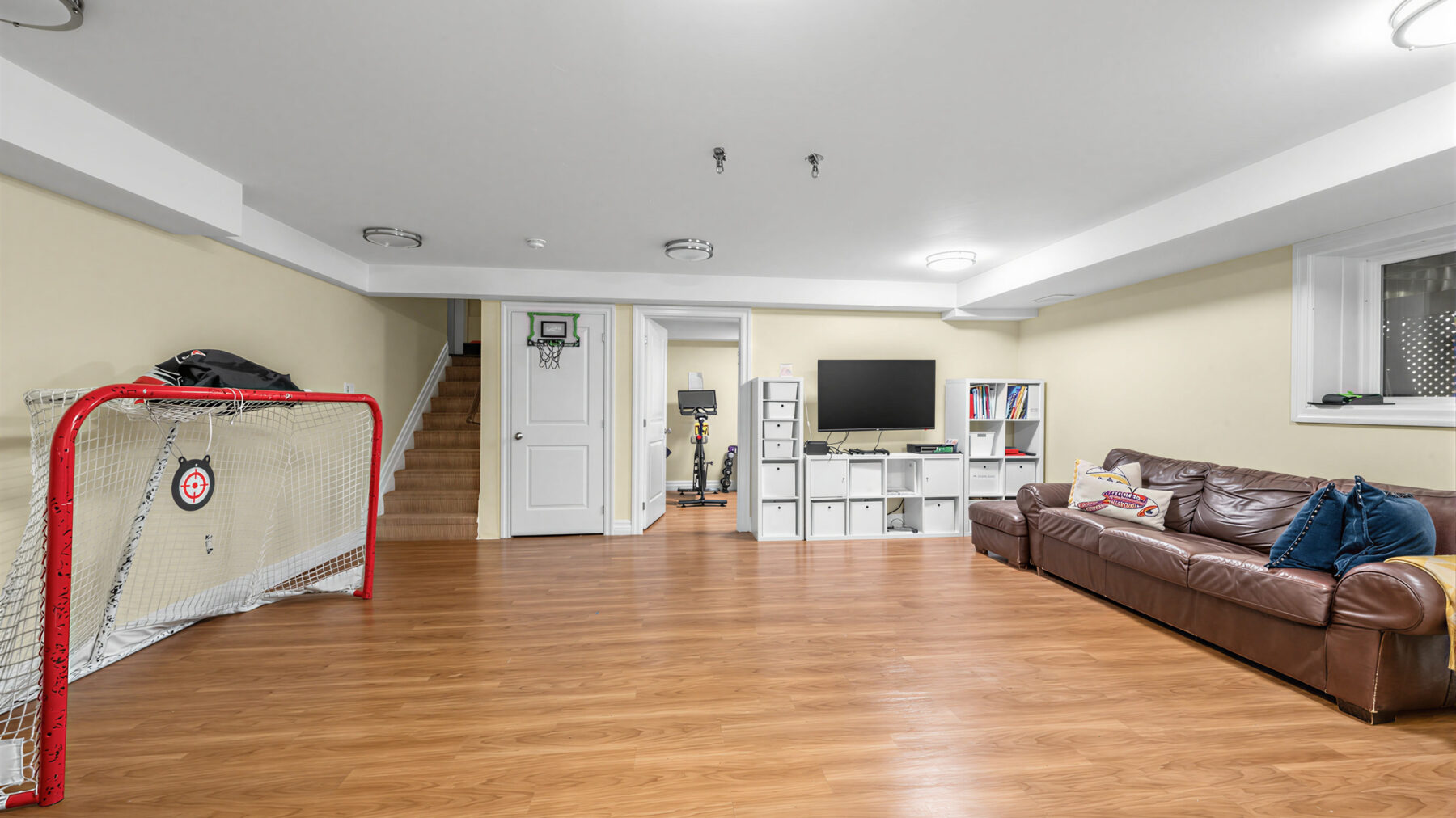 45 Fairholme Ave, view 15 of 56